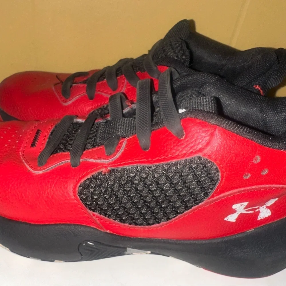 Under Armour Black Athletic Shoes.  (#95)